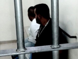 Jovem é preso suspeito de atropelar 3 motociclistas em semáforo, em GO