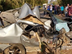 Jovem morre após sofrer acidente e ser arremessado para fora do carro