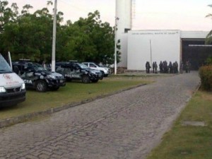 Jovens mantêm trabalhadores reféns e fazem rebelião em abrigo no Ceará