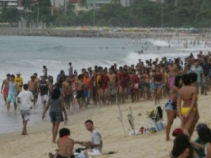 Jovens se afogaram em área sem torre do Corpo de Bombeiros próxima