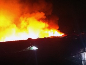 Juazeiro do Norte-CE Madeireira é destruída por incêndio