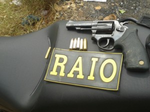 Juazeiro do Norte-CE Raio apreende arma, drogas e aparelhos celulares