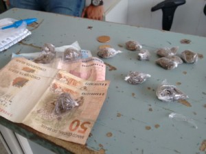 Juazeiro do Norte-CE Polícia Militar realiza flagrantes por Tráfico de Drogas