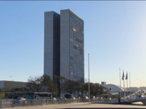 Judiciário diz que bloqueio de verba inviabiliza voto eletrônico em 2016