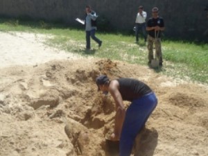 Jumento é agredido a pauladas e depois esfaqueado