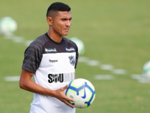 Juninho Quixadá volta para transição e vira dúvida contra o Flamengo