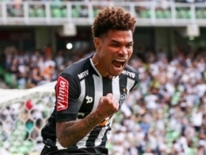 Júnior Urso é negociado com equipe chinesa por três milhões de dólares