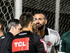 Leandro Castan, do Vasco, é punido com quatro jogos de suspensão pelo STJD