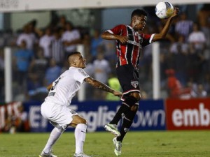 Lesão em joelho operado duas vezes pode afastar Alison por até 8 meses