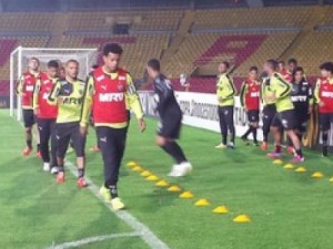 Levir confirma Cárdenas no time titular contra o Santa Fé; Donizete é dúvida