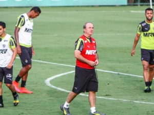 Levir Culpi repete time que venceu o Colo-Colo para enfrentar a Caldense