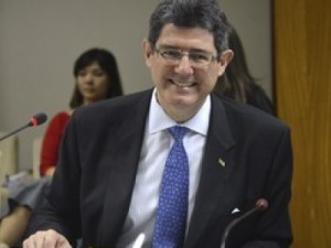 Levy admite que conversa com Dilma sobre saída do Ministério da Fazenda