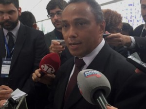 Líder diz que PT defenderá pedido para Congresso não entrar de folga