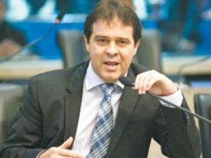 Líder do Governo quer reunir a base aliada