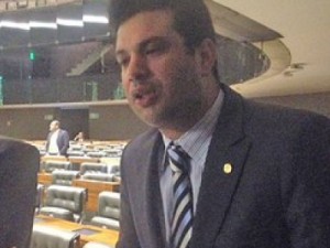 Líder do PMDB anuncia retirada do apoio a MPs do ajuste fiscal
