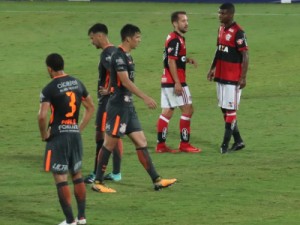 Lincoln, 16 anos, estreia pelo Flamengo e vira opção na Sula