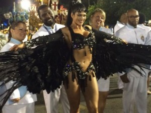 Lívia Andrade veste fantasia de R$ 100 mil para desfile da campeã Império