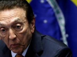 Lobão diz que Dilma faz 'muito bem' em ir ao Senado para se defender