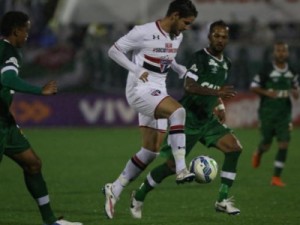 Luis Fabiano é suspenso e vê Pato ficar a uma partida da sétima