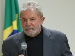 Lula vai à Justiça contra matéria 'repugnante' de revista