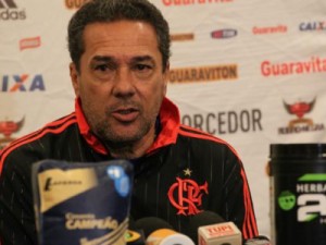 Luxemburgo aprova empate com Bragantino e reclama da Gávea