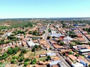 Mãe é presa suspeita de construir quarto para companheiro abusar da própria filha de 13 anos