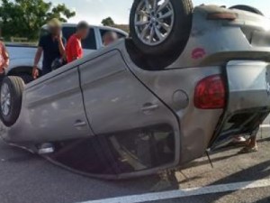 Mãe perde o controle de carro e criança morre em capotamento na BR-230