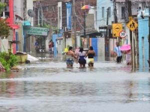 Mais 5 cidades decretam alerta por causa de chuvas no Grande Recife