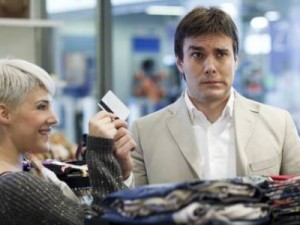 Mais da metade dos empresários do comércio planejam demitir nos próximos meses, diz CNC