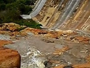 Mais dois açudes sangram no Ceará neste domingo, segundo a Cogerh
