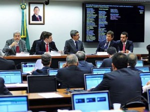 Mais dois empreiteiros investigados na Lava Jato ficam em silêncio na CPI