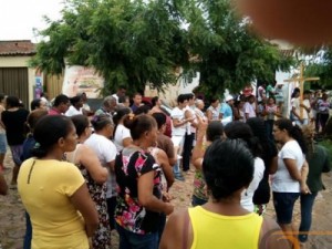 Malvinas e outras comunidades vivenciam a caminhada de Jesus na Via Sacra