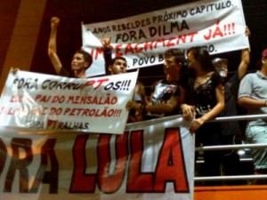 Manifestações a favor e contra o governo ocorrem no país nesta quinta