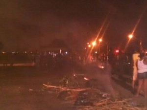 Manifestantes bloqueiam BR-020 em Caucaia, no Ceará