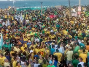 Manifestantes declaram apoio à Lava Jato em ato em Fortaleza