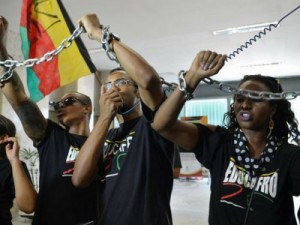 Manifestantes desocupam entrada principal do Ministério da Fazenda