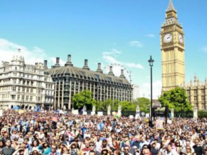 Manifestantes marcham em Londres contra saída do Reino Unido da União Europeia