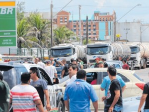 MANIFESTANTES: Trégua descumprida; 60% dos postos no CE 'secaram'