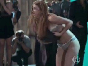 Marina Ruy Barbosa comenta cena de lingerie em 'Totalmente Demais'