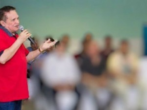 Médico e prefeito afastado de Uruburetama, suspeito de estupro a pacientes, é ouvido em audiência nesta quarta-feira