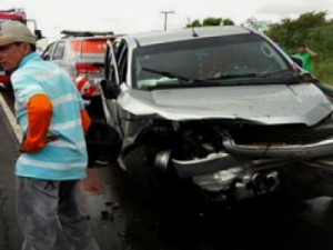 Médico morre em acidente de carro na CE-040, em Beberibe