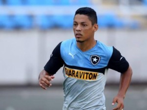 Meia Tomás Bastos, ex-Botafogo/RJ, deve assinar com o Ceará nas próximas horas
