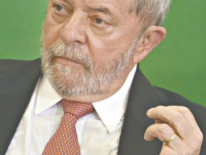 Mendes suspende posse de Lula na Casa Civil