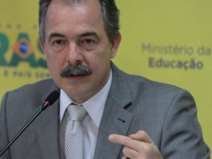 Mercadante: panelaços ocorreram em cidades onde o PT perdeu