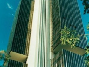 Mercado prevê mais inflação e queda maior do PIB em 2015 e 2016