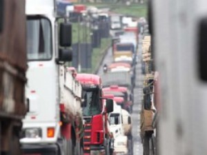 Metalúrgicos protestam em São Paulo pela renovação da frota de caminhões