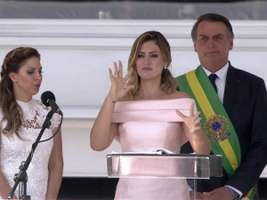 Michelle Bolsonaro faz discurso em libras
