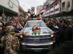 Milhares acompanham funeral de general iraniano morto em ataque dos EUA