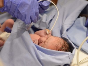 Militares israelenses realizam parto em meio a resgates no Nepal