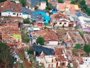 Ministro da Integração visita cidade atingida por tornado e confirma ajuda